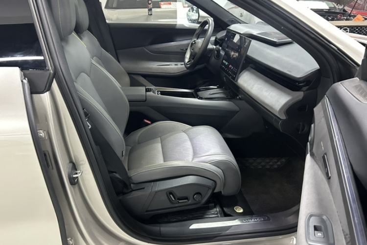 Used Lynk & Co 08 EM-P 2025 120km Long-Range Pro Interior 5