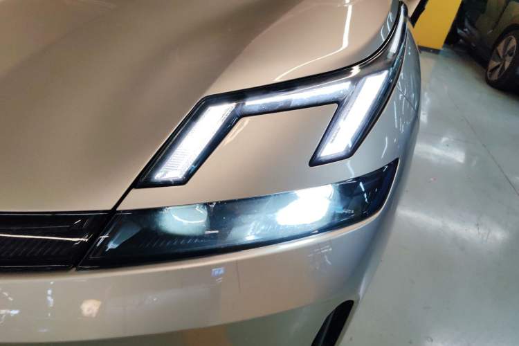 Used Lynk & Co 08 EM-P 2025 245km Ultra-Long Range Halo Left Front Headlight