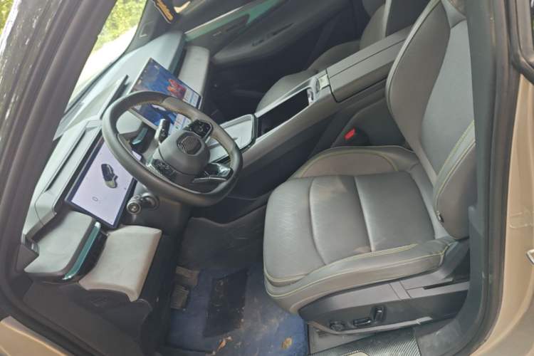 Used Lynk & Co 08 EM-P 2025 120km Long-Range Halo Left Front Seat