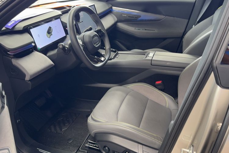 Used Lynk & Co 08 EM-P 2025 120km Long-Range Pro Left Front Seat