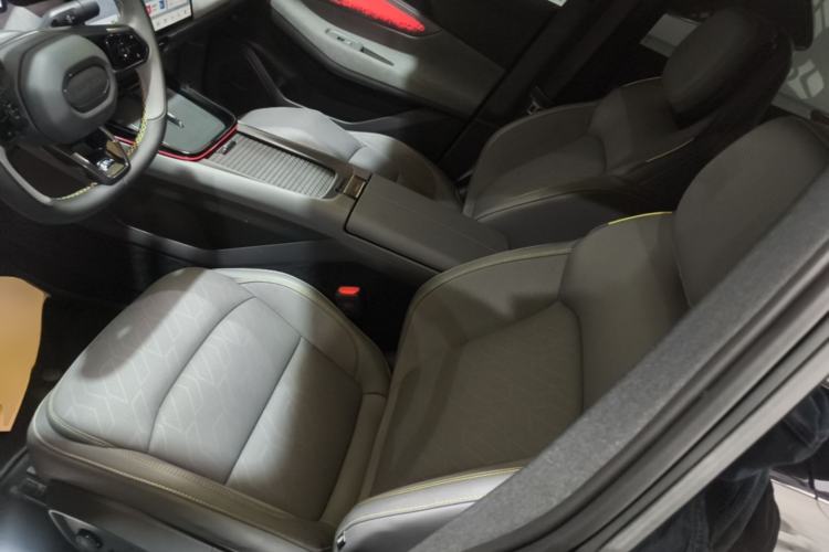 Used Lynk & Co 08 EM-P 2025 120km Long-Range Pro Left Front Seat