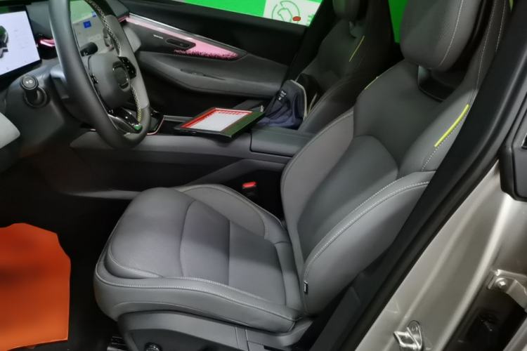 Used Lynk & Co 08 EM-P 2025 245km Ultra-Long Range Halo Left Front Seat