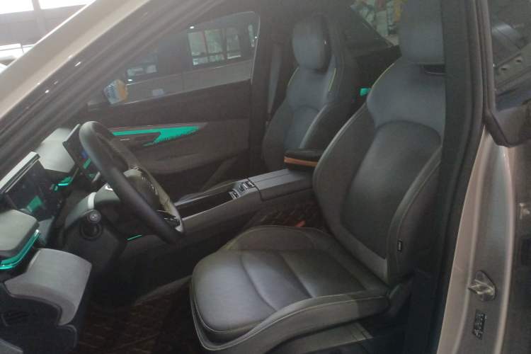 Used Lynk & Co 08 EM-P 2025 120km Long-Range Pro Left Front Seat