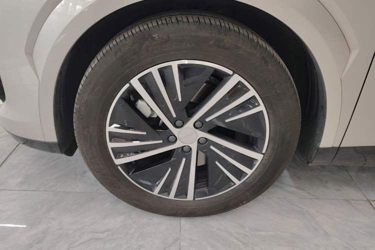 Used Lynk & Co 08 EM-P 2025 120km Long-Range Plus Left Front Wheel Hub