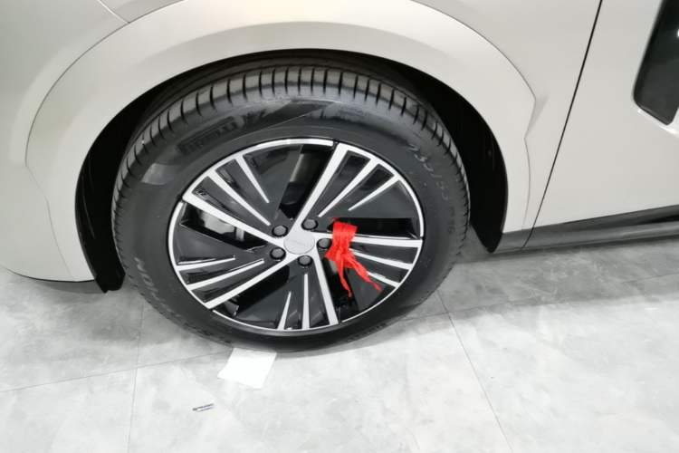 Used Lynk & Co 08 EM-P 2025 245km Ultra-Long Range Halo Left Front Wheel Hub