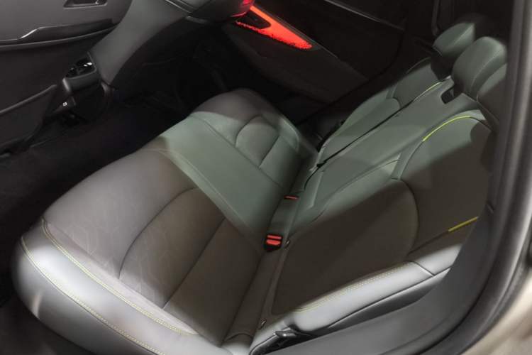 Used Lynk & Co 08 EM-P 2025 120km Long-Range Pro Left Rear Seat