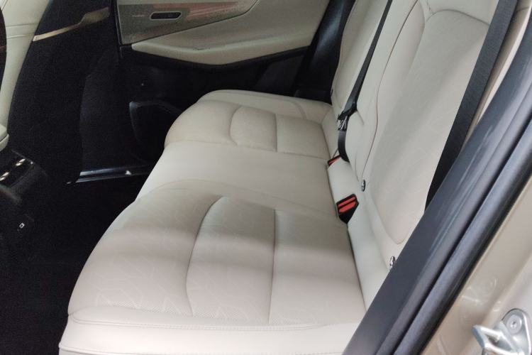 Used Lynk & Co 08 EM-P 2025 220 km All-Wheel-Drive Performance Halo Left Rear Seat