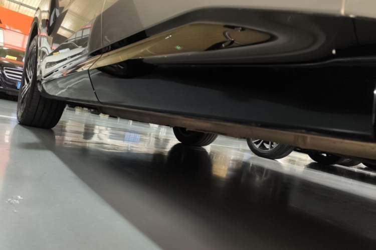Used Lynk & Co 08 EM-P 2025 120km Long-Range Pro Left Side Sill