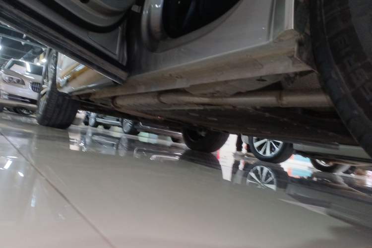 Used Lynk & Co 08 EM-P 2025 120km Long-Range Pro Left Side Sill