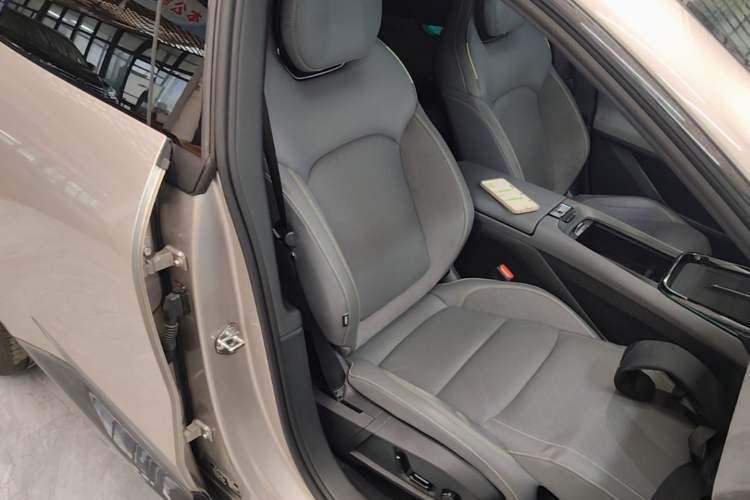 Used Lynk & Co 08 EM-P 2025 120km Long-Range Plus Right Front Seat