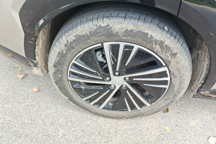 Used Lynk & Co 08 EM-P 2025 120km Long-Range Halo Right Rear Wheel Hub