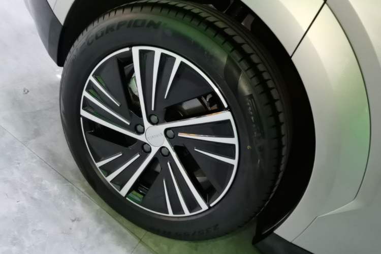 Used Lynk & Co 08 EM-P 2025 245km Ultra-Long Range Halo Right Rear Wheel Hub
