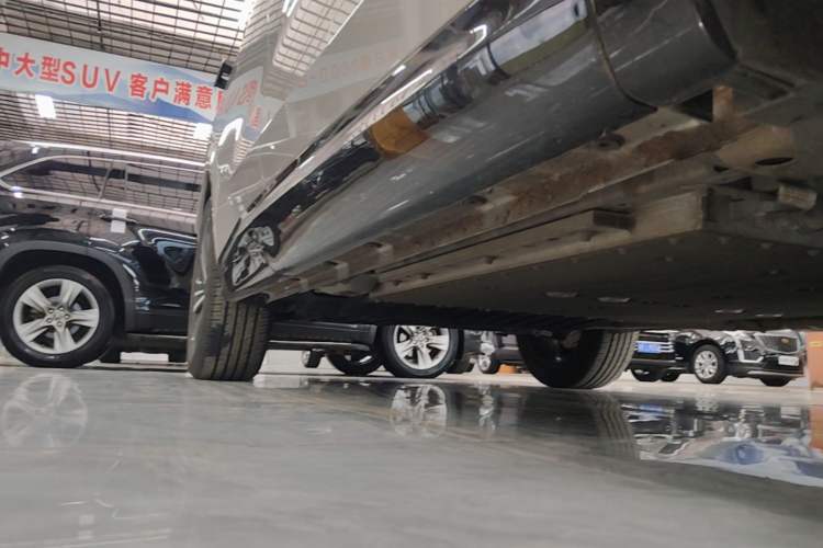 Used Lynk & Co 08 EM-P 2025 120km Long-Range Plus Right Side Sill
