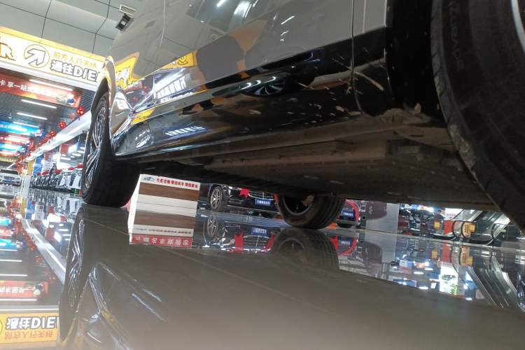 Used Lynk & Co 08 EM-P 2025 120km Long-Range Pro Right Side Sill