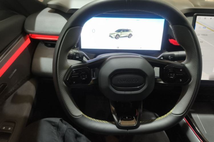 Used Lynk & Co 08 EM-P 2025 120km Long-Range Pro Steering Wheel