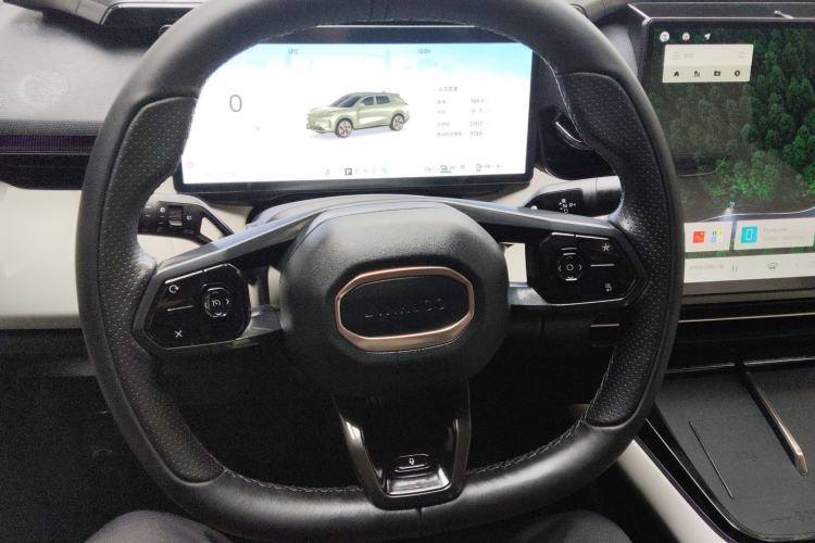 Used Lynk & Co 08 EM-P 2025 220 km All-Wheel-Drive Performance Halo Steering Wheel