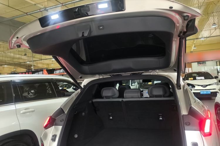 Used Lynk & Co 08 EM-P 2025 120km Long-Range Pro Trunk