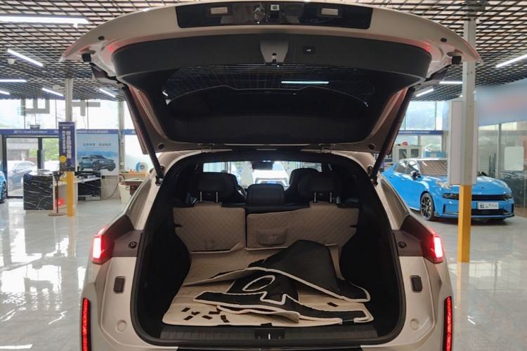 Used Lynk & Co 08 EM-P 2025 120km Long-Range Plus Trunk