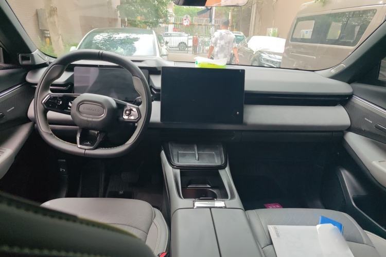 Used Lynk & Co 08 EM-P 2025 120km Long-Range Halo Center Console