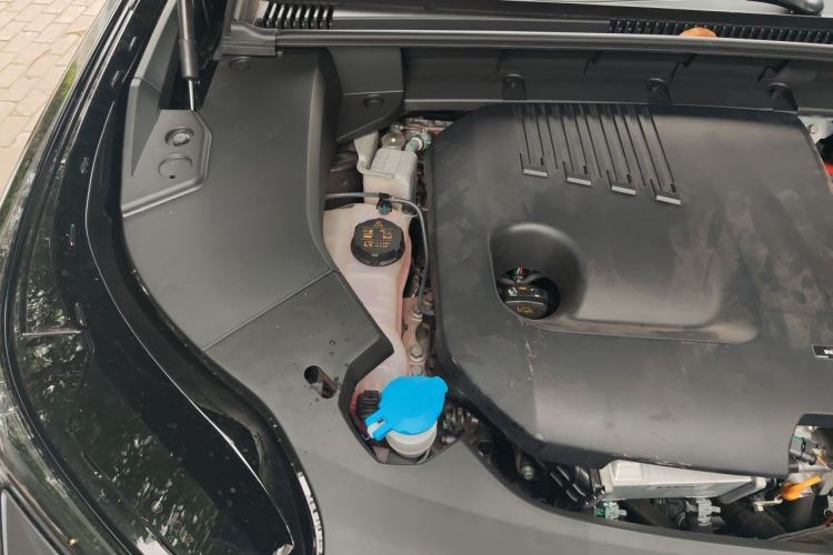 Used Lynk & Co 08 EM-P 2025 120km Long-Range Halo Engine Bay Right