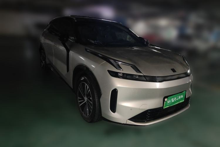 Used Lynk & Co 08 EM-P 2025 120km Long-Range Pro Front Right 45 Deg