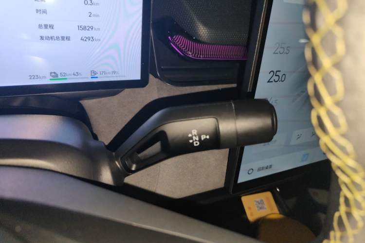 Used Lynk & Co 08 EM-P 2025 120km Long-Range Pro Gear Lever