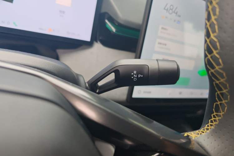 Used Lynk & Co 08 EM-P 2025 120km Long-Range Halo Gear Lever