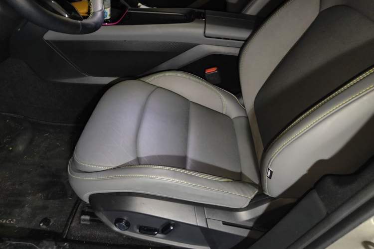 Used Lynk & Co 08 EM-P 2025 120km Long-Range Pro Left Front Seat