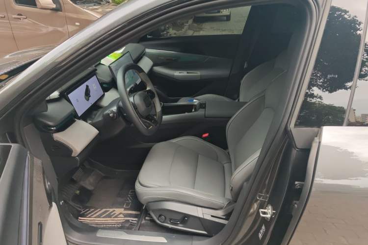 Used Lynk & Co 08 EM-P 2025 120km Long-Range Halo Left Front Seat