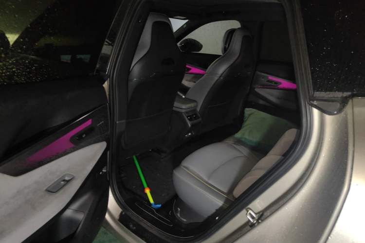 Used Lynk & Co 08 EM-P 2025 120km Long-Range Pro Left Rear Seat