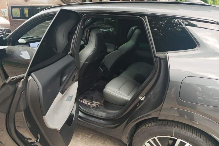 Used Lynk & Co 08 EM-P 2025 120km Long-Range Halo Left Rear Seat