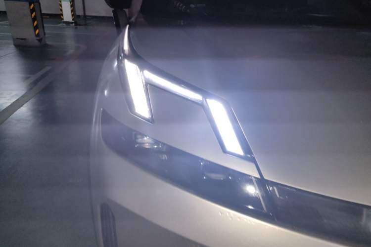 Used Lynk & Co 08 EM-P 2025 120km Long-Range Pro Right Front Headlight
