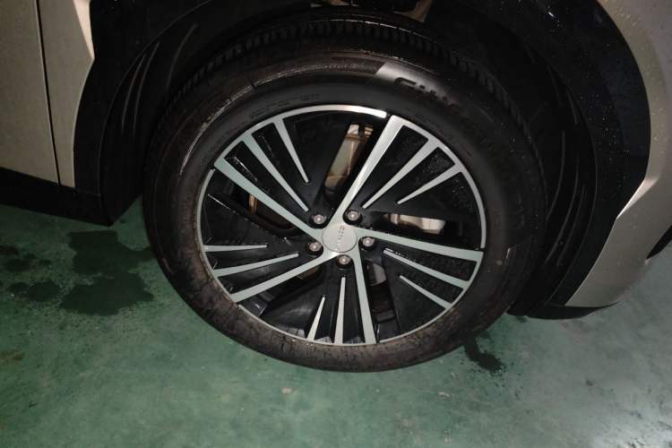 Used Lynk & Co 08 EM-P 2025 120km Long-Range Pro Right Front Wheel Hub