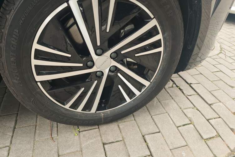 Used Lynk & Co 08 EM-P 2025 120km Long-Range Halo Right Front Wheel Hub