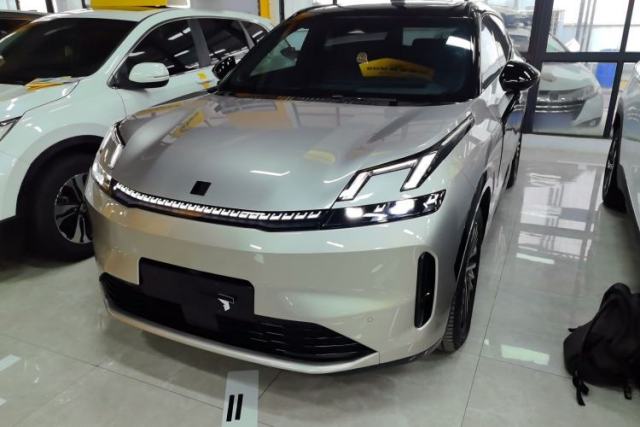 Used Lynk & Co 08 EM-P 2025 120km Long-Range Halo