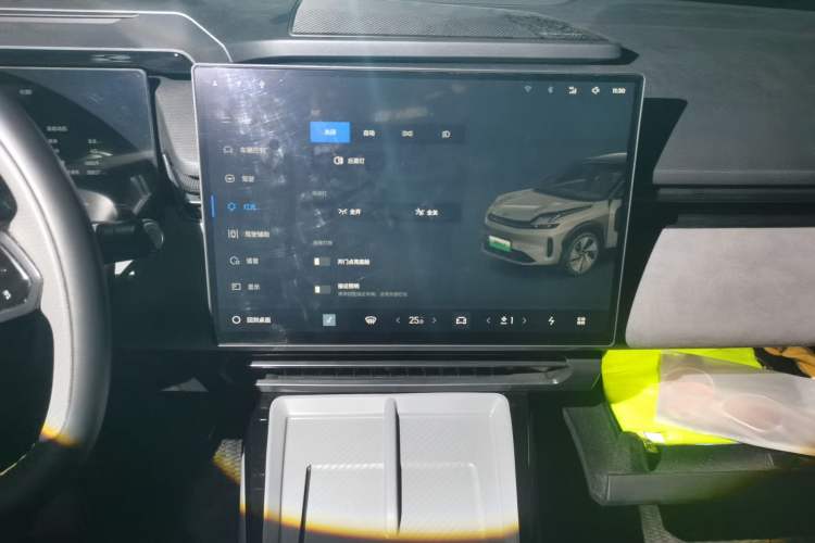 Used Lynk & Co 08 EM-P 2025 120km Long-Range Halo Audio And AC Panel