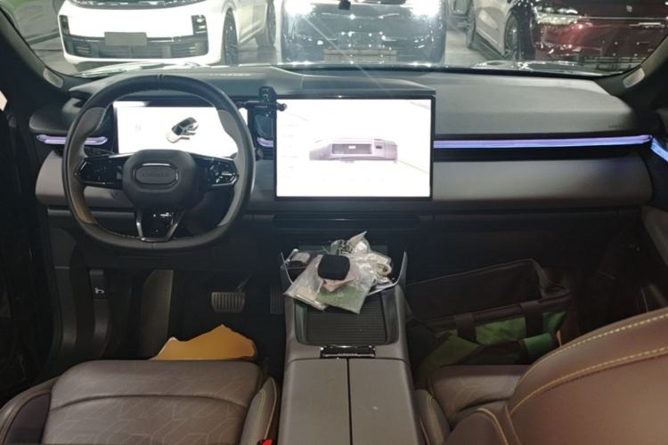 Used Lynk & Co 08 EM-P 2025 120km Long-Range Plus Center Console