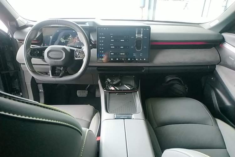 Used Lynk & Co 08 EM-P 2025 120km Long-Range Halo Center Console