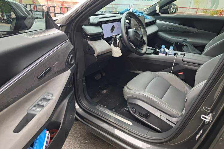 Used Lynk & Co 08 EM-P 2025 120km Long-Range Halo Driver Seat