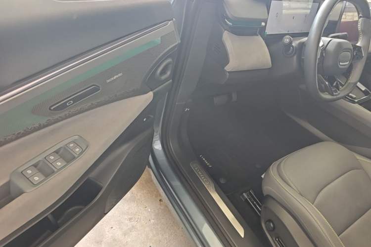 Used Lynk & Co 08 EM-P 2025 245km Ultra-Long Range Halo Driver Seat
