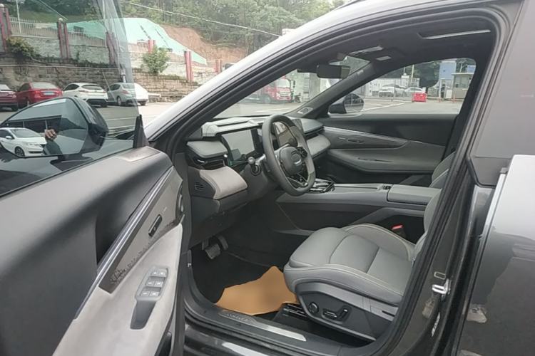 Used Lynk & Co 08 EM-P 2025 120km Long-Range Halo Driver Seat