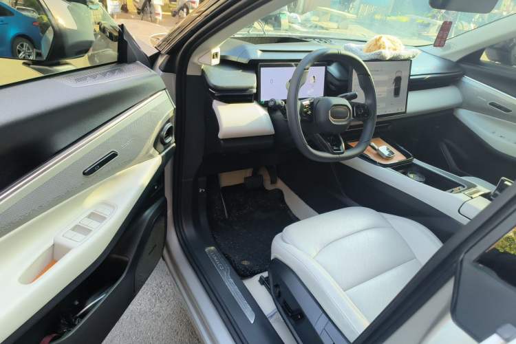 Used Lynk & Co 08 EM-P 2025 245km Ultra-Long Range Halo Driver Seat