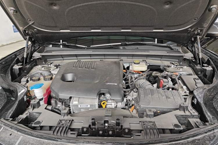 Used Lynk & Co 08 EM-P 2025 120km Long-Range Pro Engine Bay