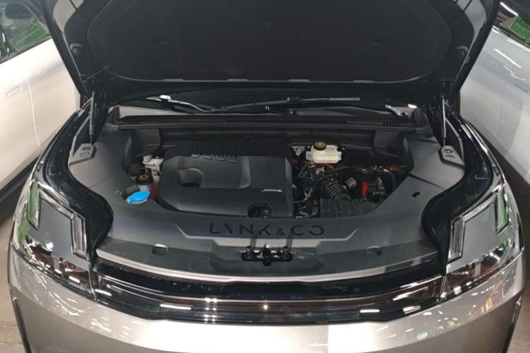 Used Lynk & Co 08 EM-P 2025 120km Long-Range Plus Engine Bay