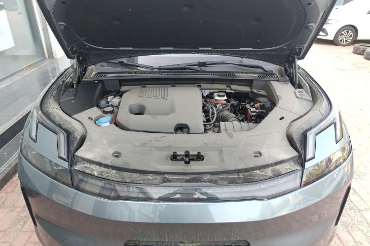 Used Lynk & Co 08 EM-P 2025 220 km All-Wheel-Drive Performance Halo Engine Bay