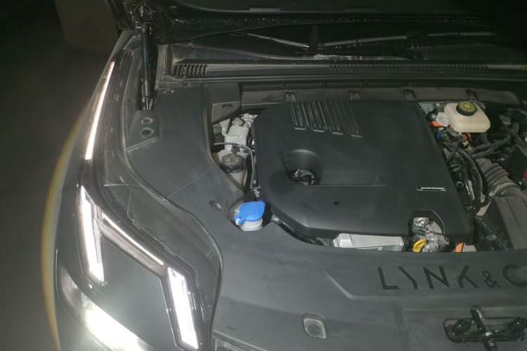 Used Lynk & Co 08 EM-P 2025 120km Long-Range Halo Engine Bay Right