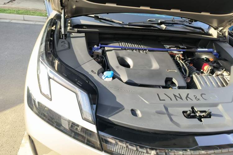 Used Lynk & Co 08 EM-P 2025 245km Ultra-Long Range Halo Engine Bay Right