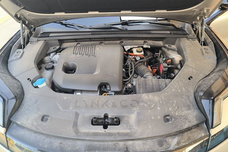 Used Lynk & Co 08 EM-P 2025 220 km All-Wheel-Drive Performance Halo Engine Bay