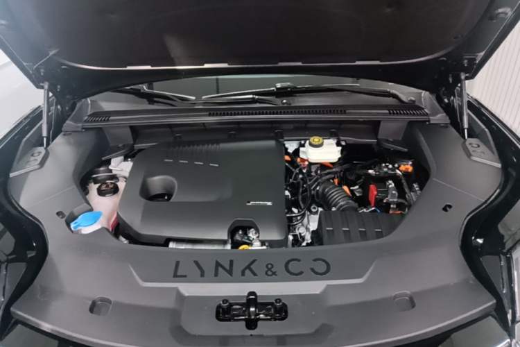 Used Lynk & Co 08 EM-P 2025 120km Long-Range Pro Engine Bay