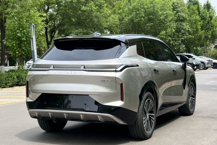 Used Lynk & Co 08 EM-P 2025 120km Long-Range Pro Exterior 1